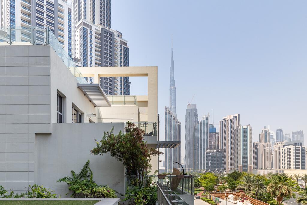 Frank Porter - Executive Towers L - thumb 1