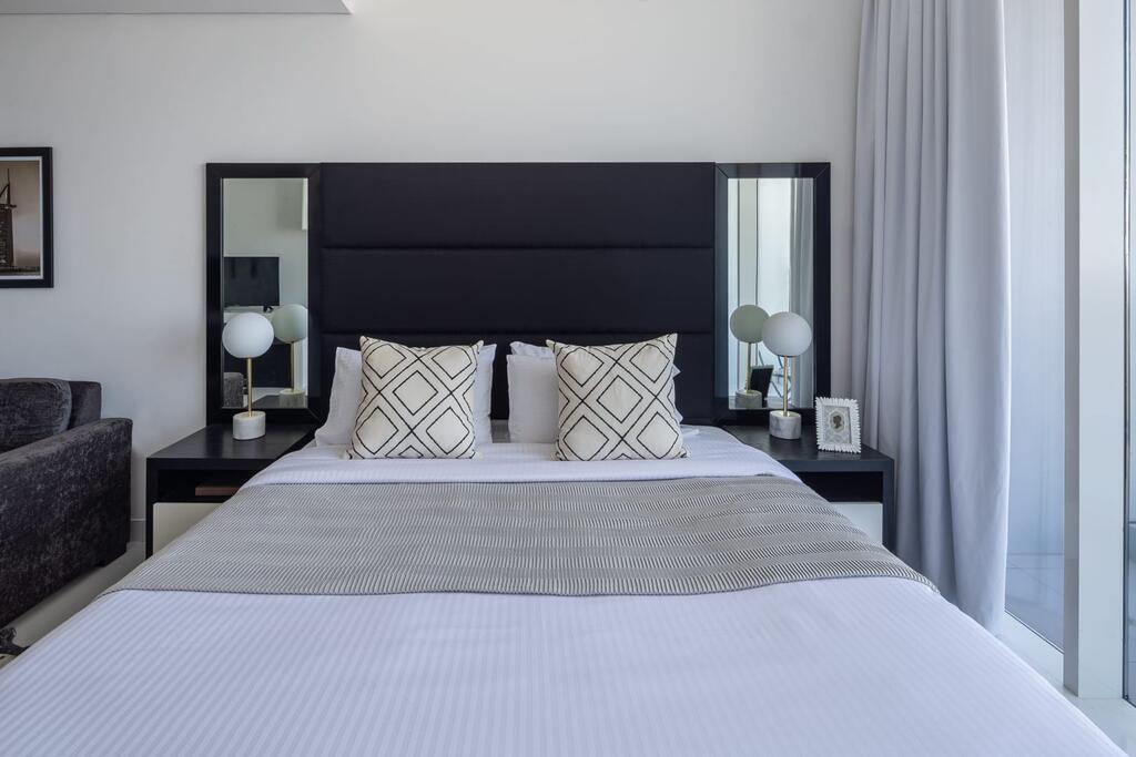 Frank Porter - Giovanni Boutique Suites - thumb 6