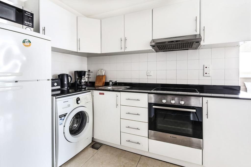 Frank Porter - Yacht Bay - thumb 4