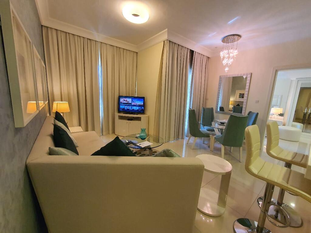 Al Ashrafia Higher Floor Luxury Apartments-Downtown - thumb 4