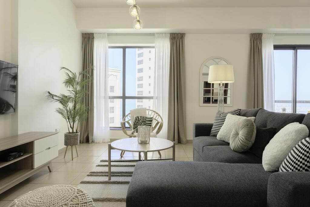 GuestReady - Sleek And Sunny Apartment Right Next To JBR Beach! - thumb 0