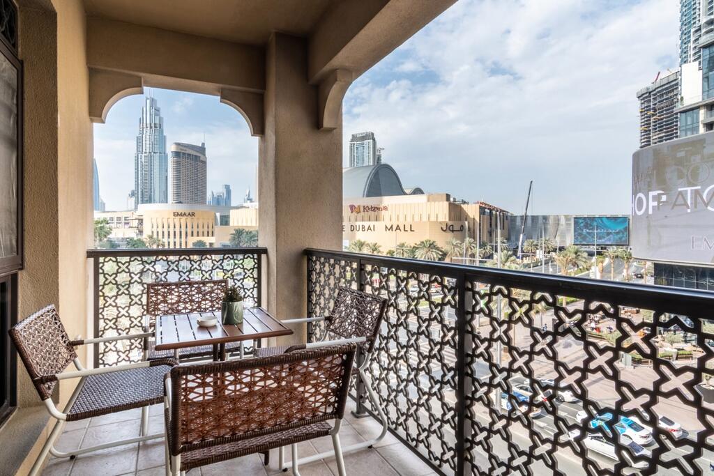 GuestReady Stunning Interiors In Downtown Dubai - thumb 1