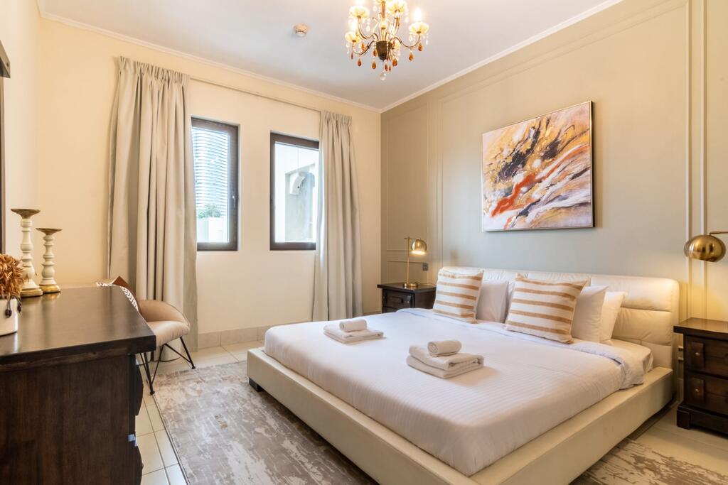 GuestReady Stunning Interiors In Downtown Dubai - thumb 2
