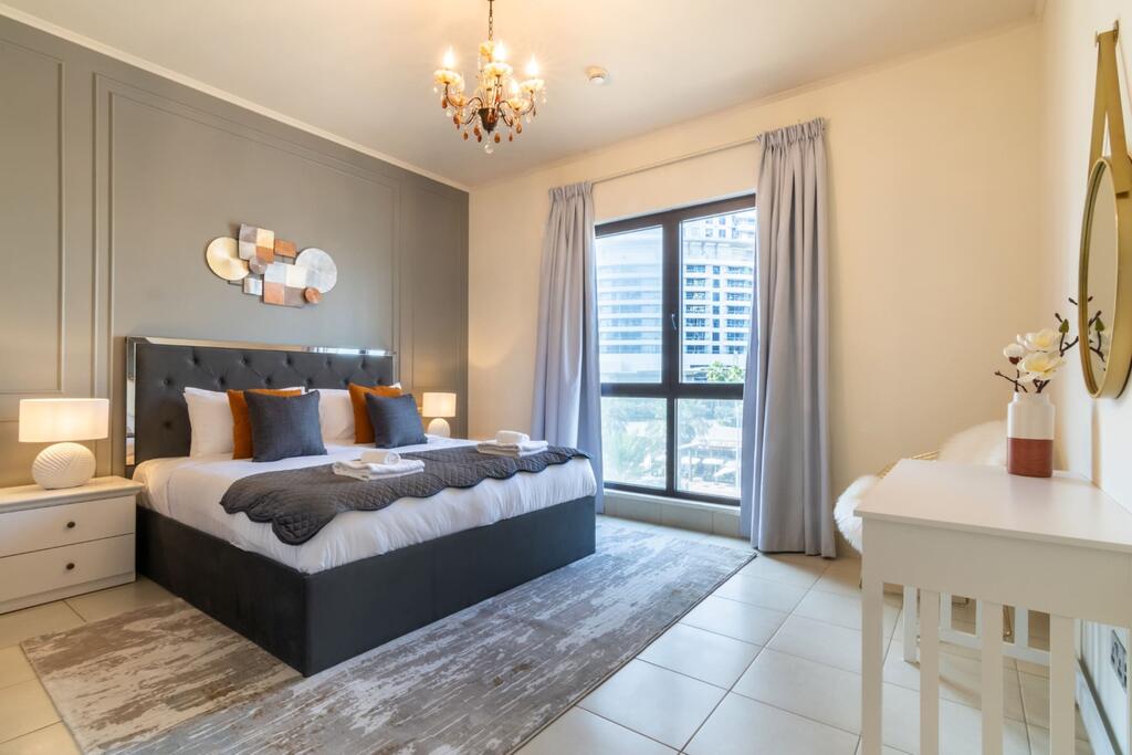 GuestReady Stunning Interiors In Downtown Dubai - thumb 3