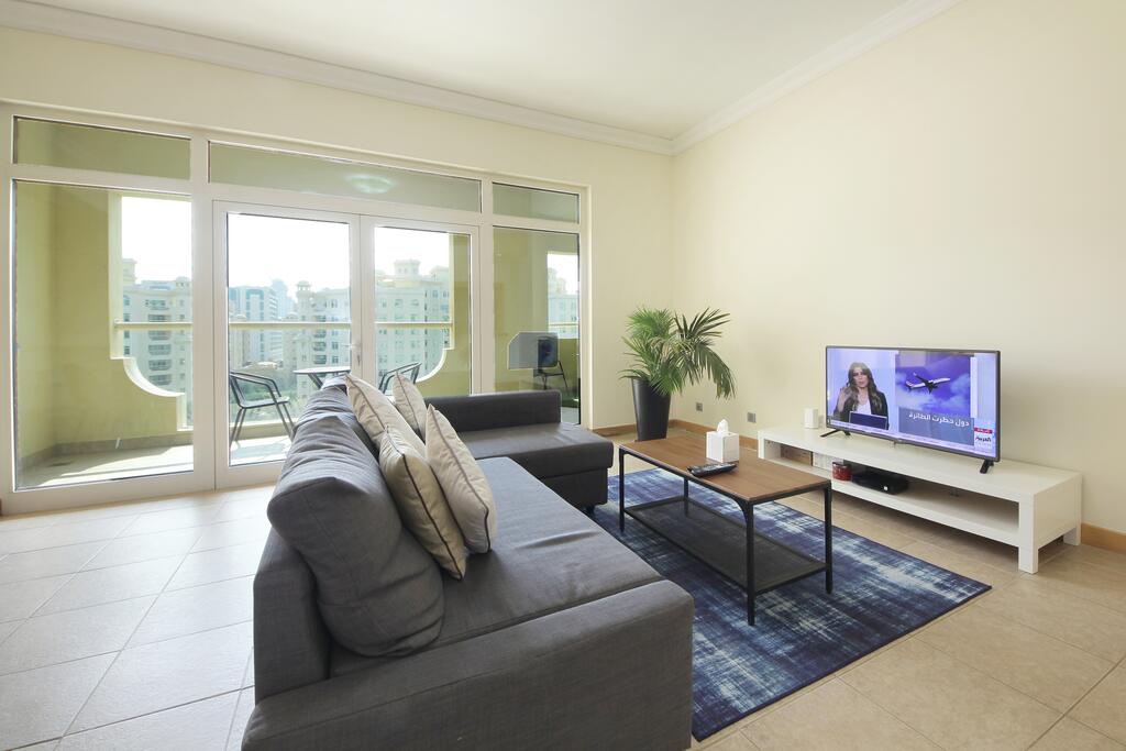 Hometown Apartments - 2 BR Palm Jumeirah Beach Holiday Apartment - thumb 1