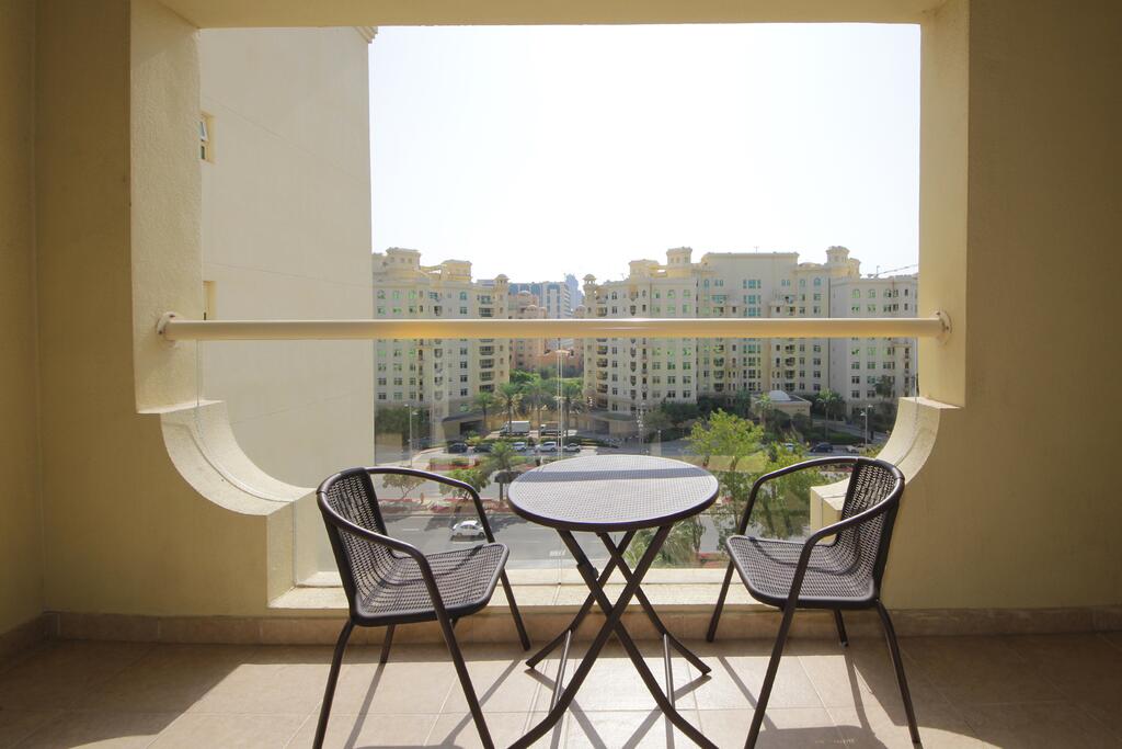 Hometown Apartments - 2 BR Palm Jumeirah Beach Holiday Apartment - thumb 2