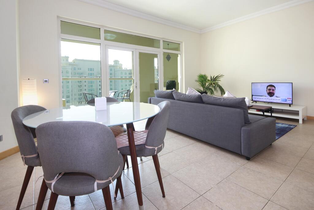 Hometown Apartments - 2 BR Palm Jumeirah Beach Holiday Apartment - thumb 3