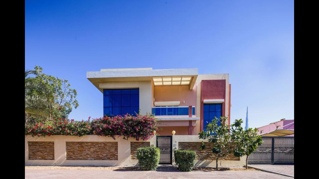 Hometown Apartments - Incredible 4 Bedroom Plus Maidsroom Villa - thumb 0