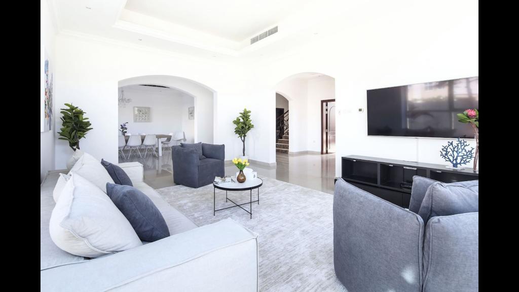 Hometown Apartments - Incredible 4 Bedroom Plus Maidsroom Villa - thumb 3
