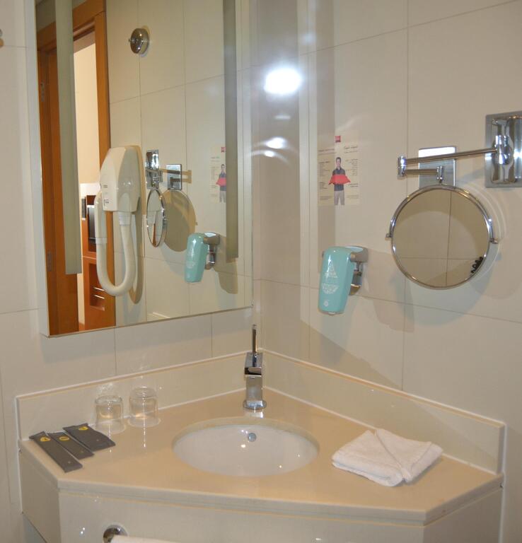 Ibis Abu Dhabi Gate - thumb 4