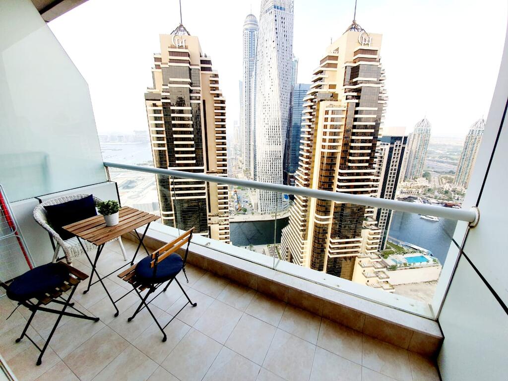 Incredible Apartment With Marina And Sea Views - thumb 1