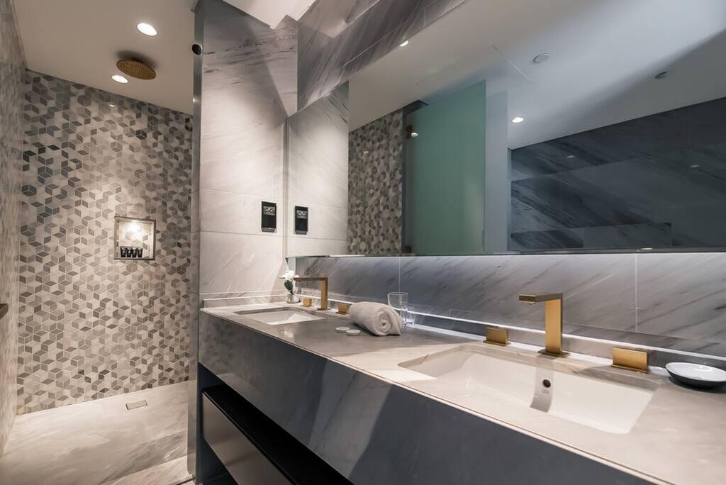 Key View - FIVE Palm - thumb 6