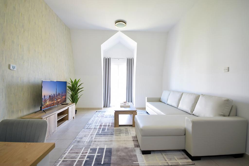 KeyHost - 1BR Discovery Gardens - thumb 2