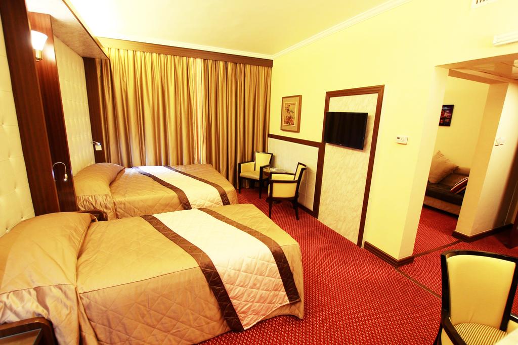 Al Khaleej Grand Hotel - thumb 0