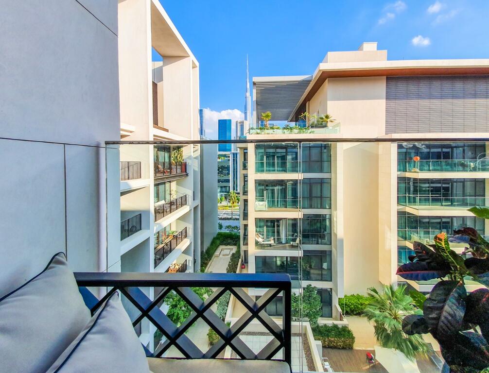 Lavishly Furnished 3-bedroom In City Walk - thumb 5