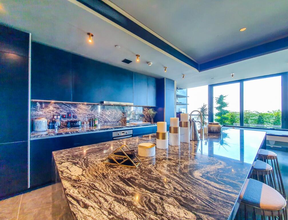 Lavishly Furnished 3-bedroom In City Walk - thumb 1