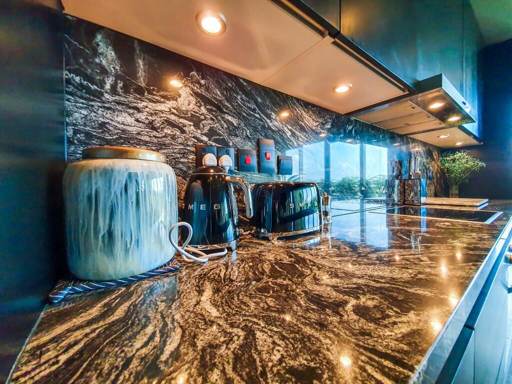 Lavishly Furnished 3-bedroom In City Walk - thumb 2