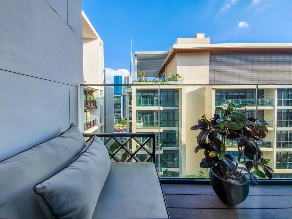 Lavishly Furnished 3-bedroom In City Walk - thumb 7
