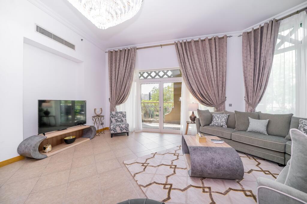 Luton Vacation Homes -Shoreline Apartment, RIVA Beach Club Access - thumb 1