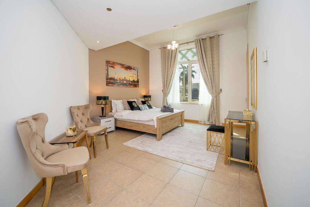 Luton Vacation Homes -Shoreline Apartment, RIVA Beach Club Access - thumb 0