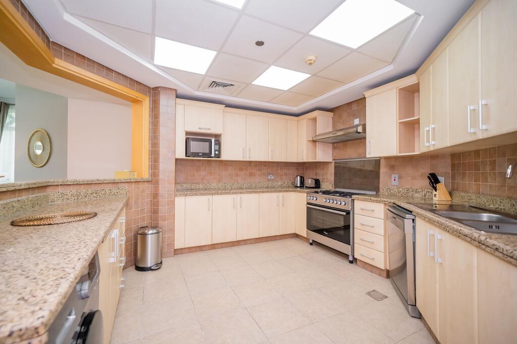 Luton Vacation Homes -Shoreline Apartment, RIVA Beach Club Access - thumb 6