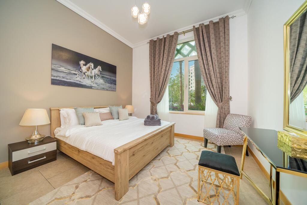 Luton Vacation Homes -Shoreline Apartment, RIVA Beach Club Access - thumb 4