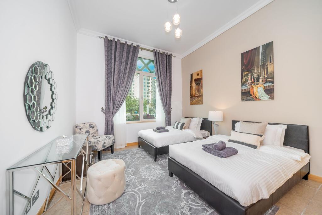 Luton Vacation Homes -Shoreline Apartment, RIVA Beach Club Access - thumb 5