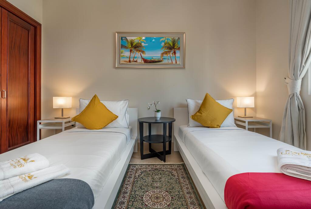 Lux BnB 3BR+Maids Sleeps10 Old Town & BurjViews - thumb 6