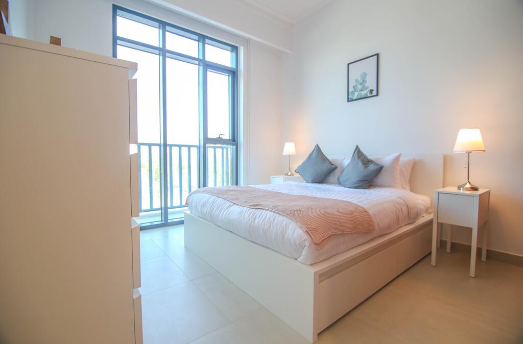 Lux BnB Vida Residences The Hills-3BDR+Maids Golf Course View - thumb 4