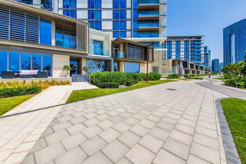 Luxurious 4-Bed Townhouse In Bluewater - thumb 5