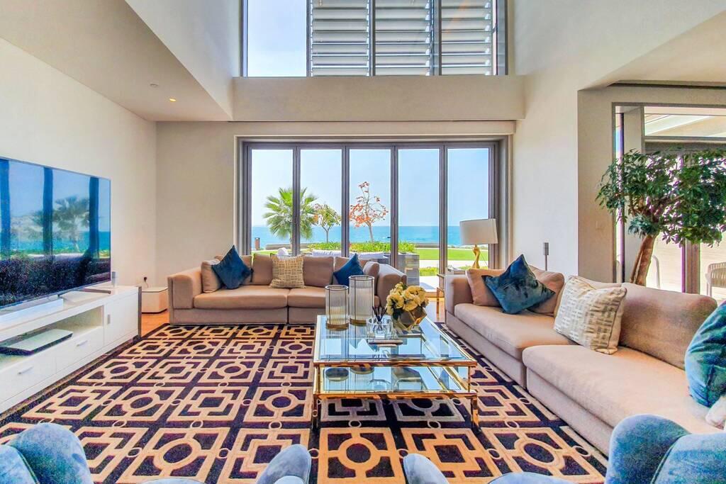 Luxurious 4-Bed Townhouse In Bluewater - thumb 0