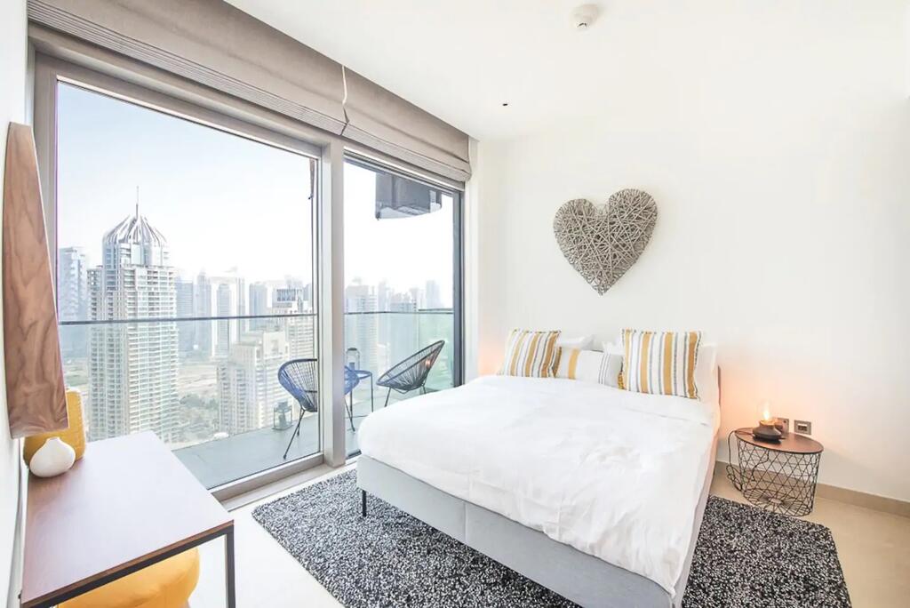 Anchors Away - Dubai Marina - thumb 1