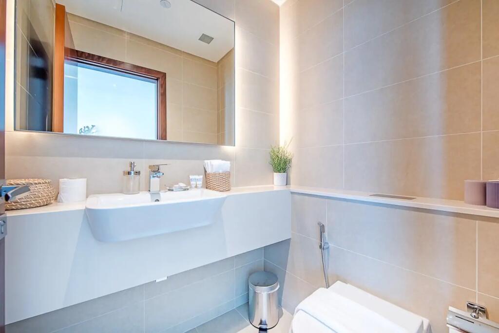 Anchors Away - Dubai Marina - thumb 7