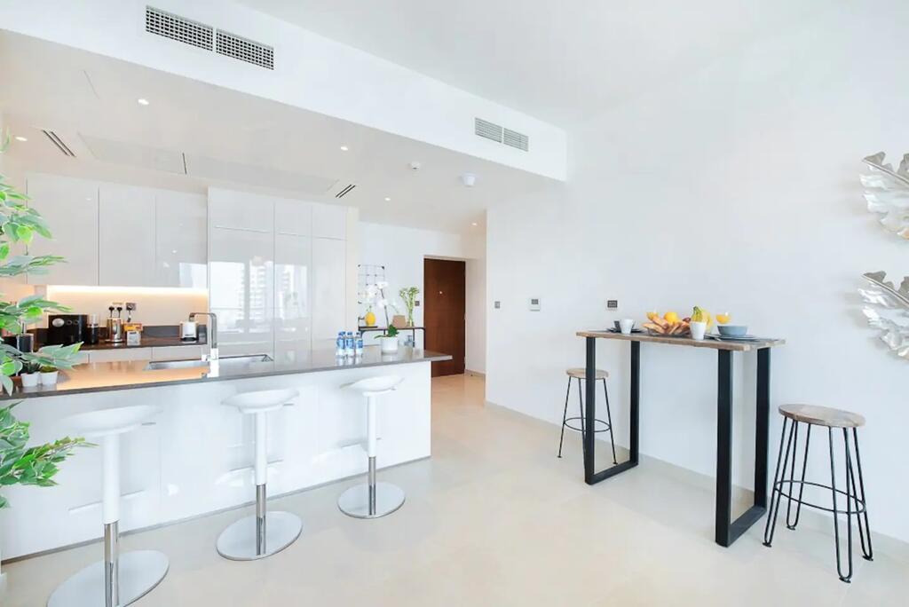 Anchors Away - Dubai Marina - thumb 6