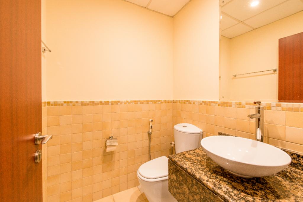 1BR APPARTMENT IN JBR RIMAL - thumb 7