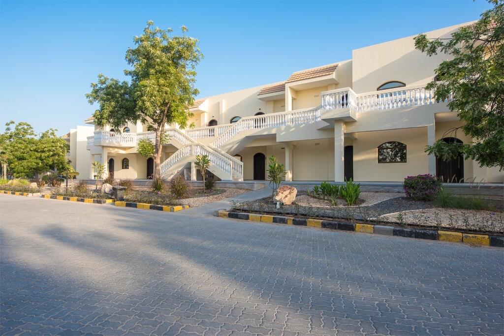Barracuda Resort - thumb 2