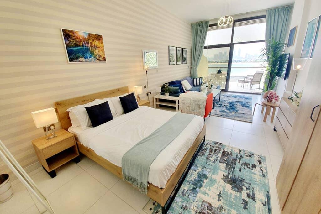Beach Front Stylish Apartment On The Palm - thumb 2