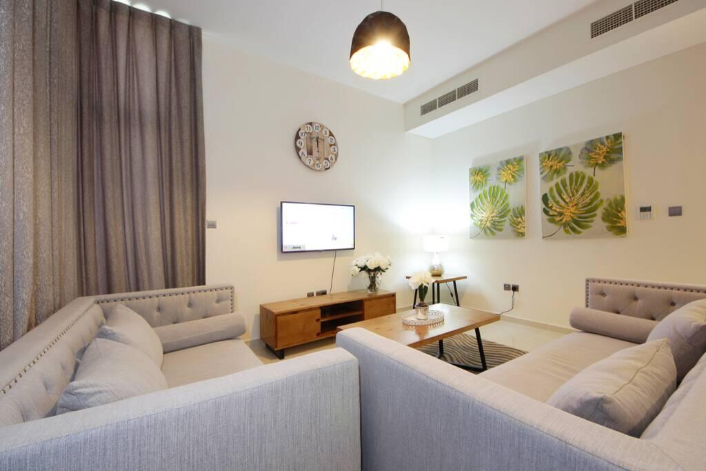 Beautiful 3 Bed Villa With Maid Room & Backyard - thumb 7