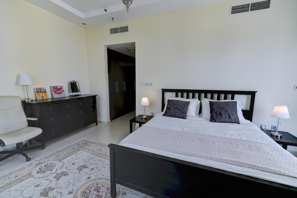 Beautiful And Bright 3BR Entire Apartment With Full View Of Marina And Beach - thumb 7