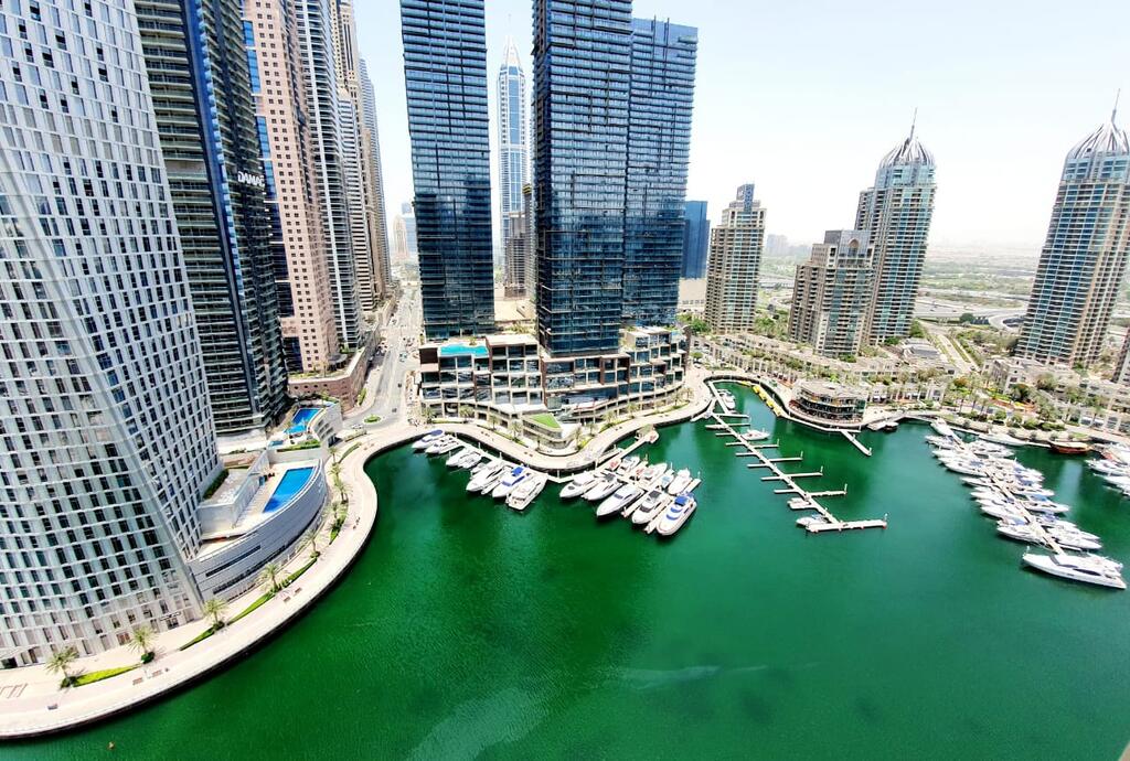 Beautifully Designed 1 Bed With Marina Views - thumb 2