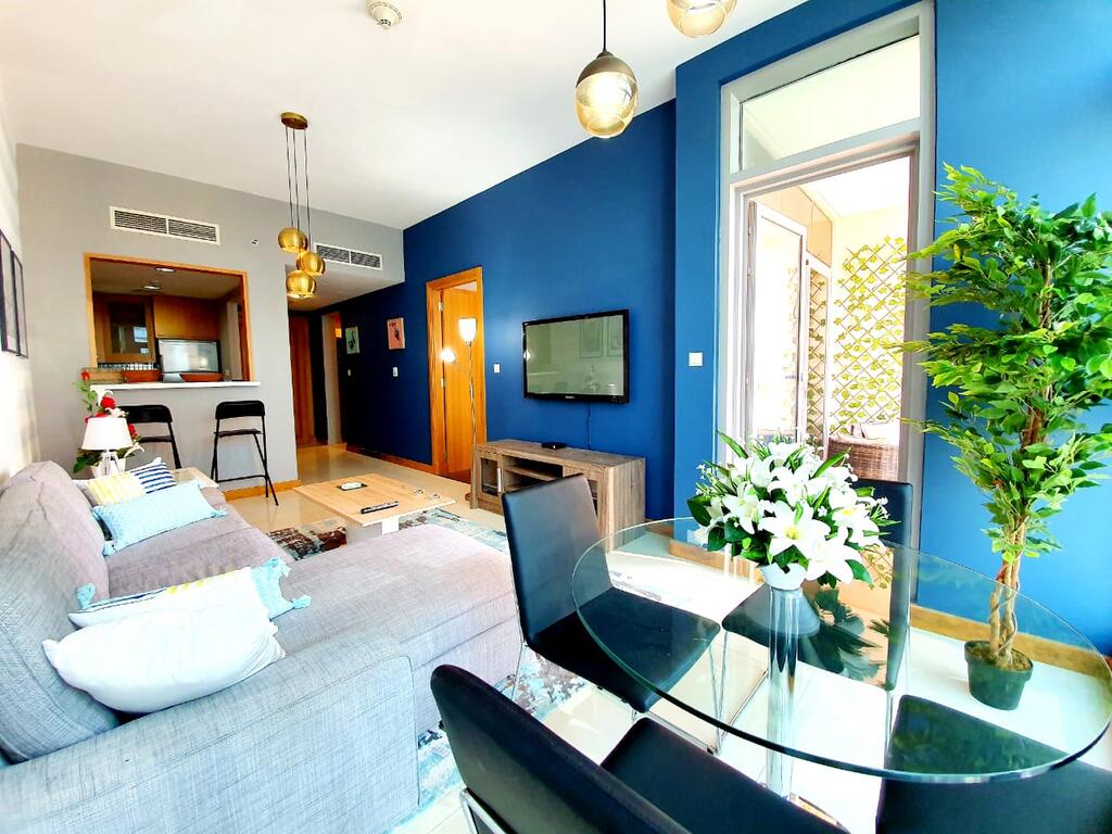 Beautifully Designed 1 Bed With Marina Views - thumb 4