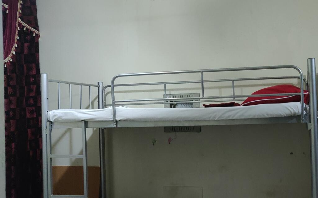 Bed Space For Females & Couples - thumb 0
