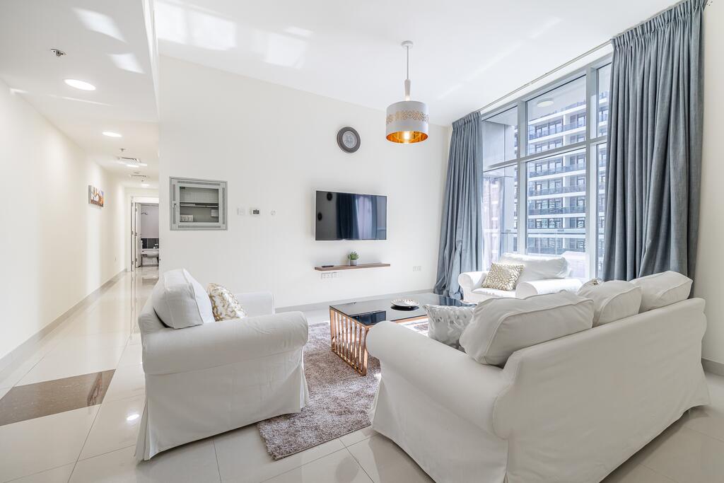 Charming 3 BR With Walking Distance To The Beach - thumb 1