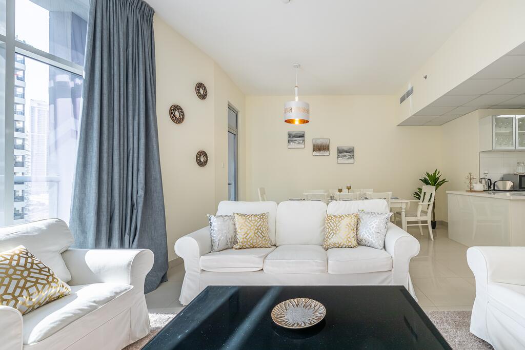 Charming 3 BR With Walking Distance To The Beach - thumb 4
