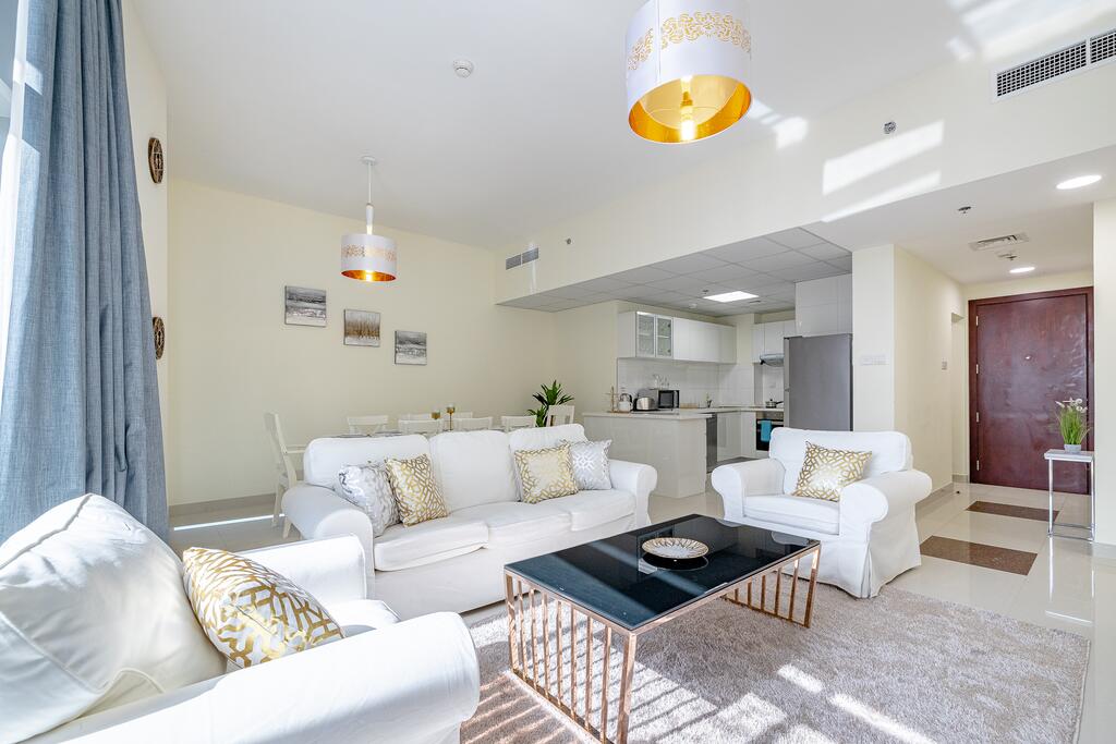 Charming 3 BR With Walking Distance To The Beach - thumb 3