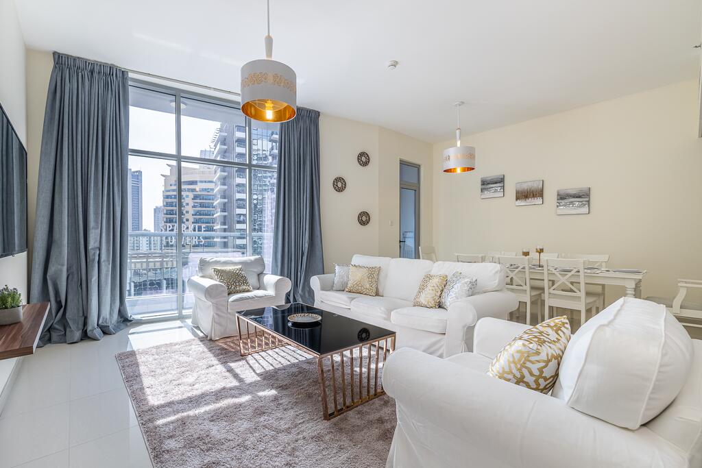 Charming 3 BR With Walking Distance To The Beach - thumb 0