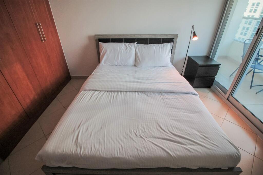 Cute & Elegant Stay At Marina Diamonds - thumb 4