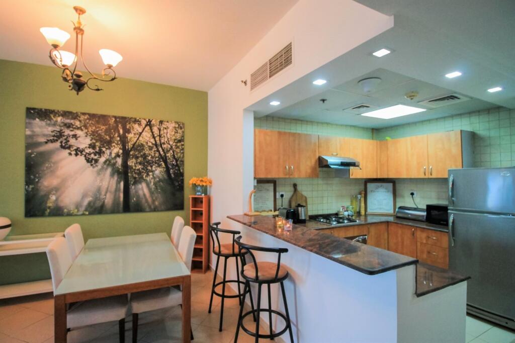 Cute & Elegant Stay At Marina Diamonds - thumb 2