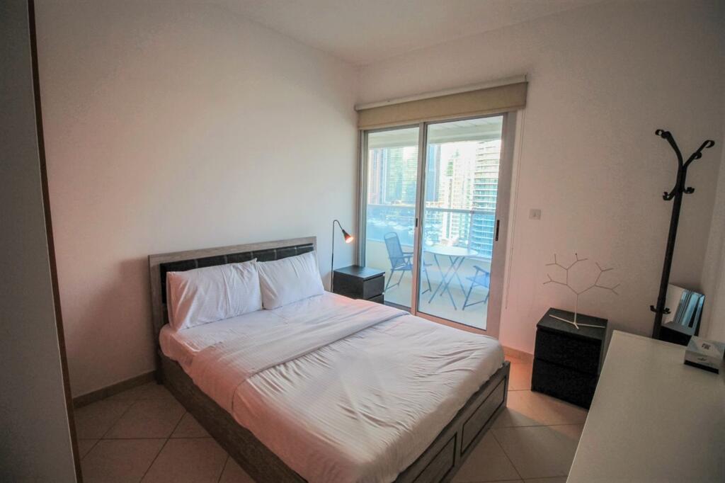 Cute & Elegant Stay At Marina Diamonds - thumb 3