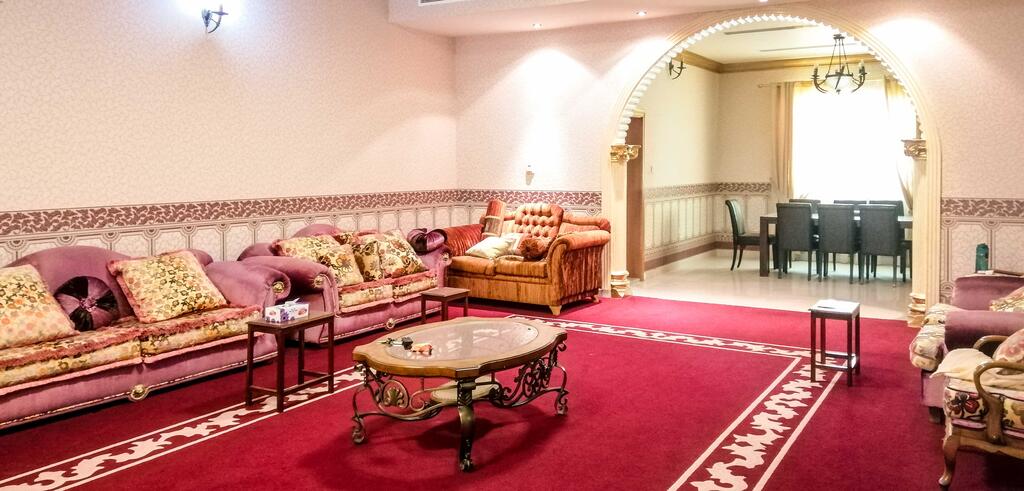 Delightful Retreat With Pool Close To The Beach - thumb 3